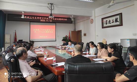 图片包含 室内, 天花板, 活, 房间描述已自动生成